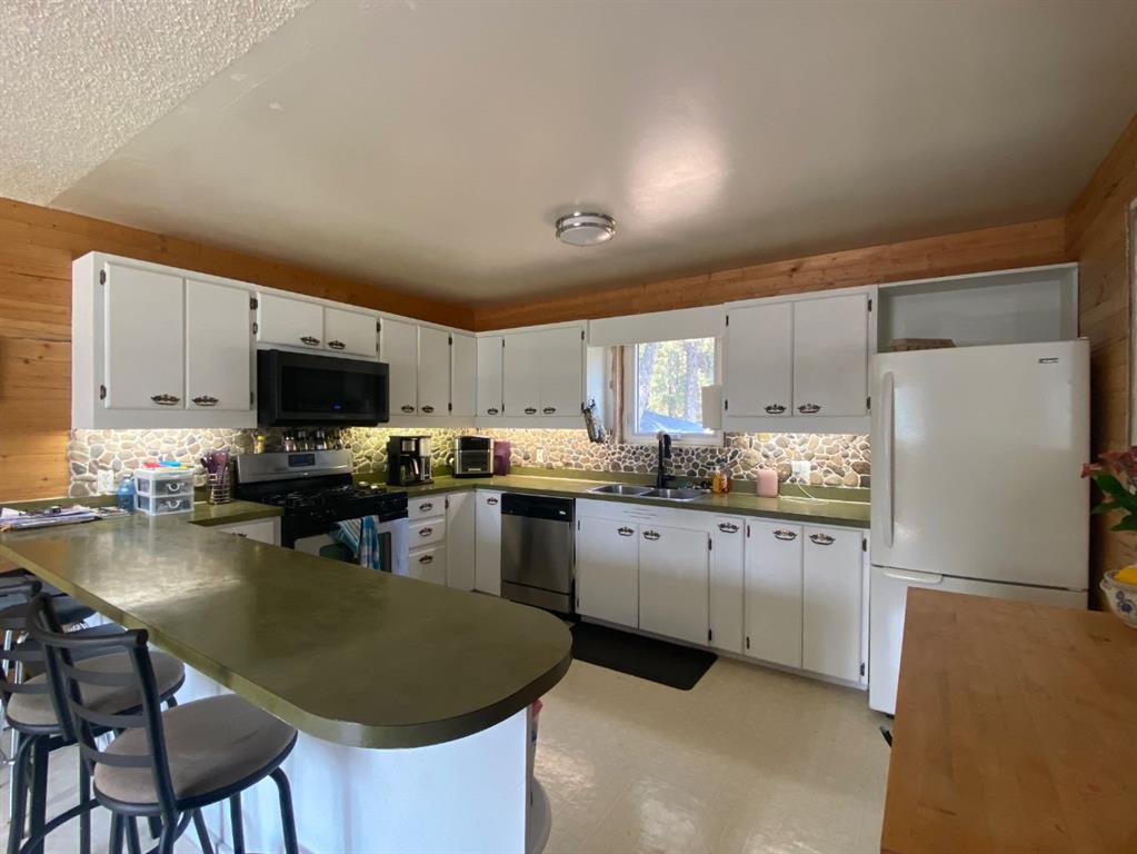 CIR Realty Sundre/AB ' 205 12th Avenue NE , Sundre, 0226 ,T0M1X0