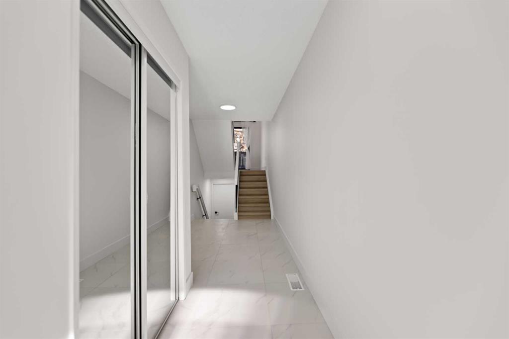 Picture for 26 Glamis Gardens SW https://www.cirrealty.ca/reb/creb/11/A2266311_12.jpg