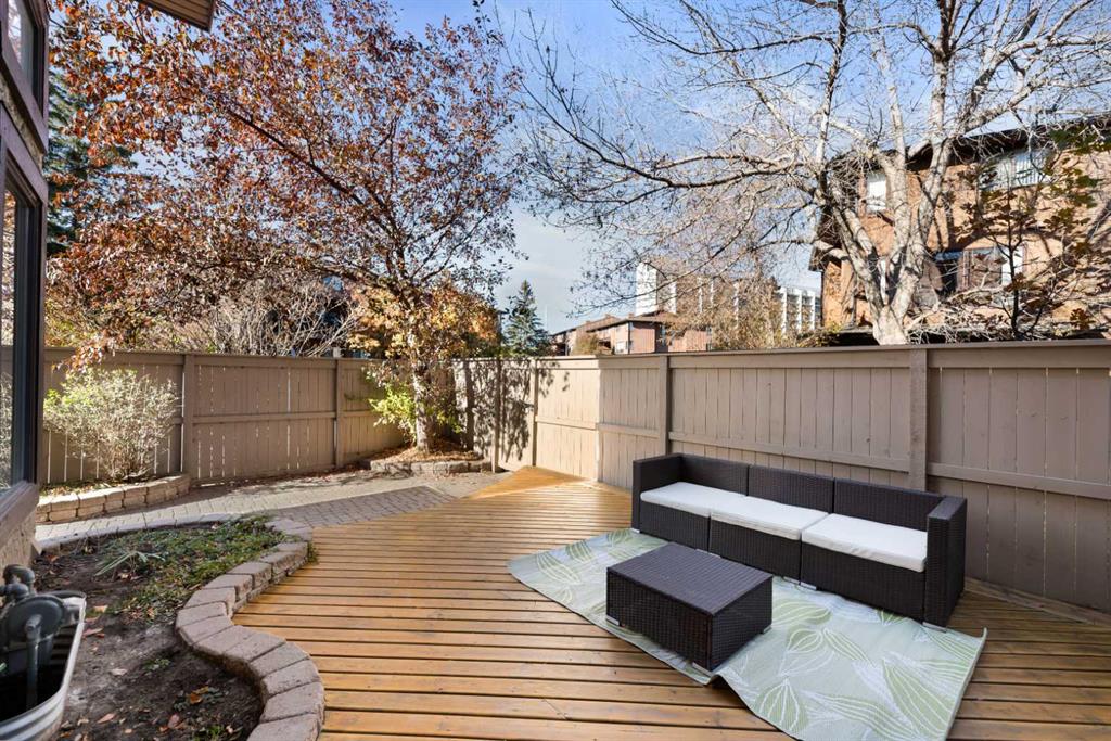 Picture for 26 Glamis Gardens SW https://www.cirrealty.ca/reb/creb/11/A2266311_15.jpg