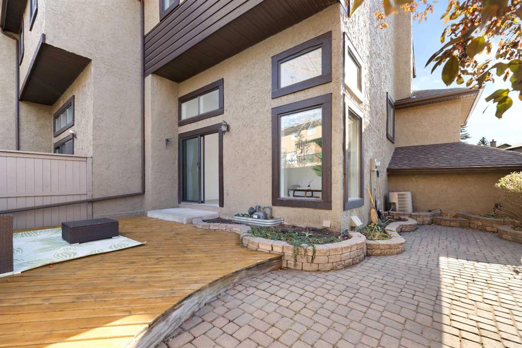 Picture for 26 Glamis Gardens SW https://www.cirrealty.ca/reb/creb/11/A2266311_17.jpg