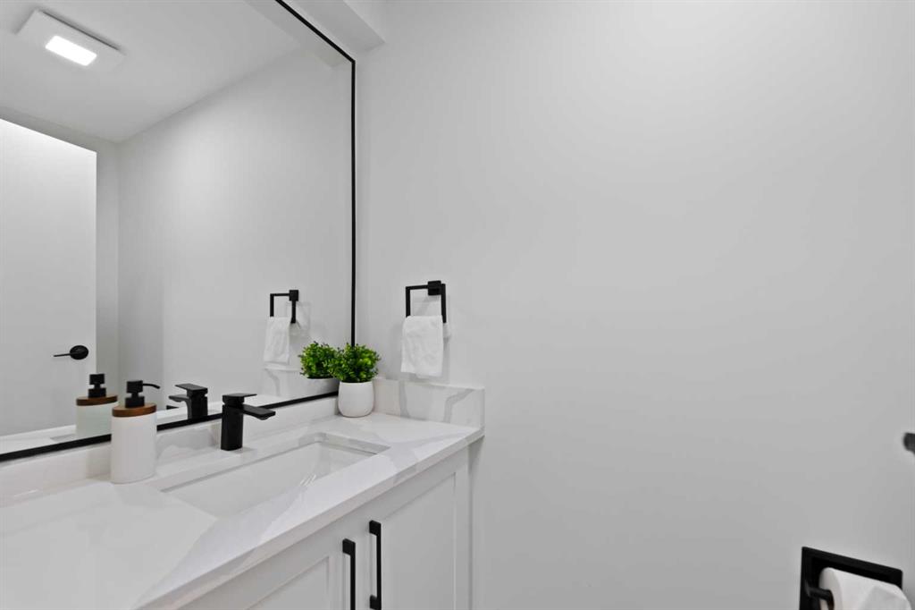 Picture for 26 Glamis Gardens SW https://www.cirrealty.ca/reb/creb/11/A2266311_18.jpg