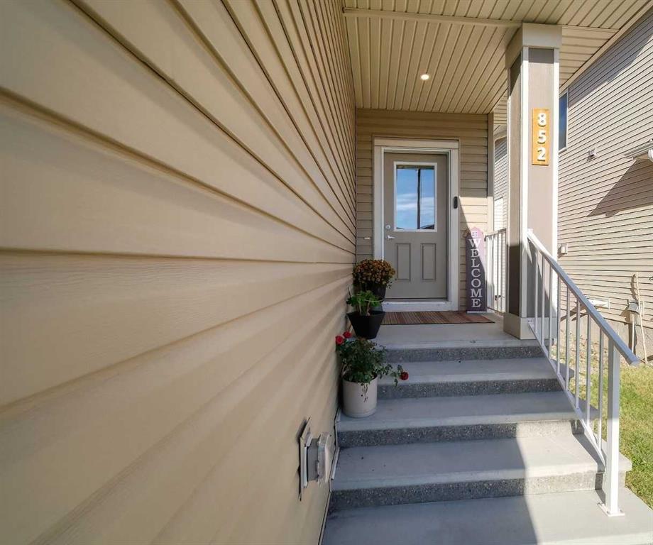 Picture for 852 Hampshire Crescent NE