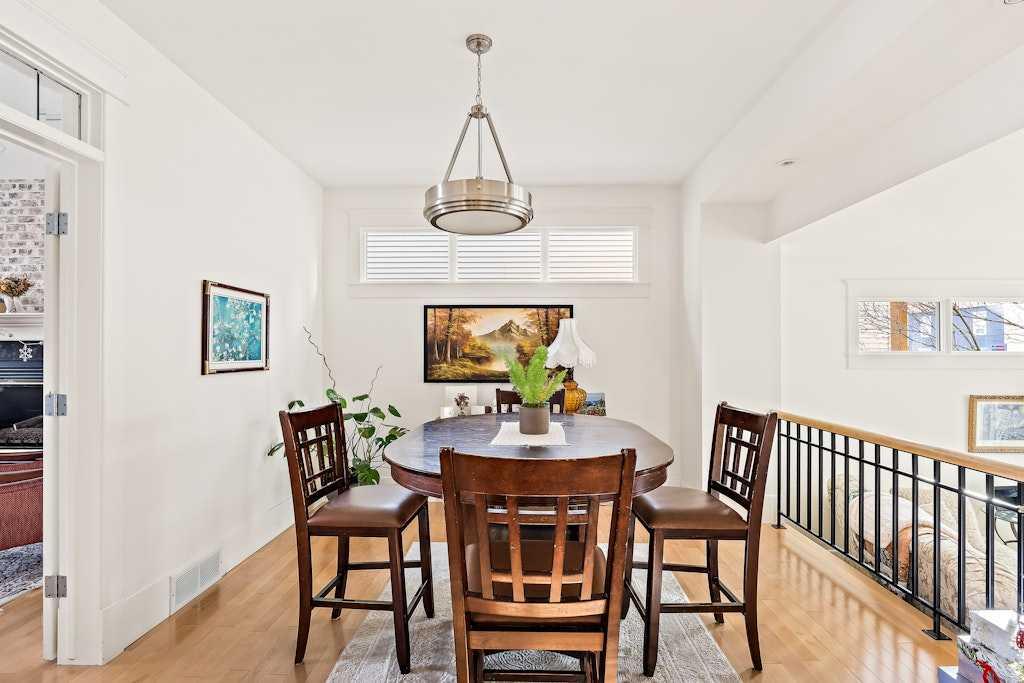 Picture for 926 8 Avenue SE