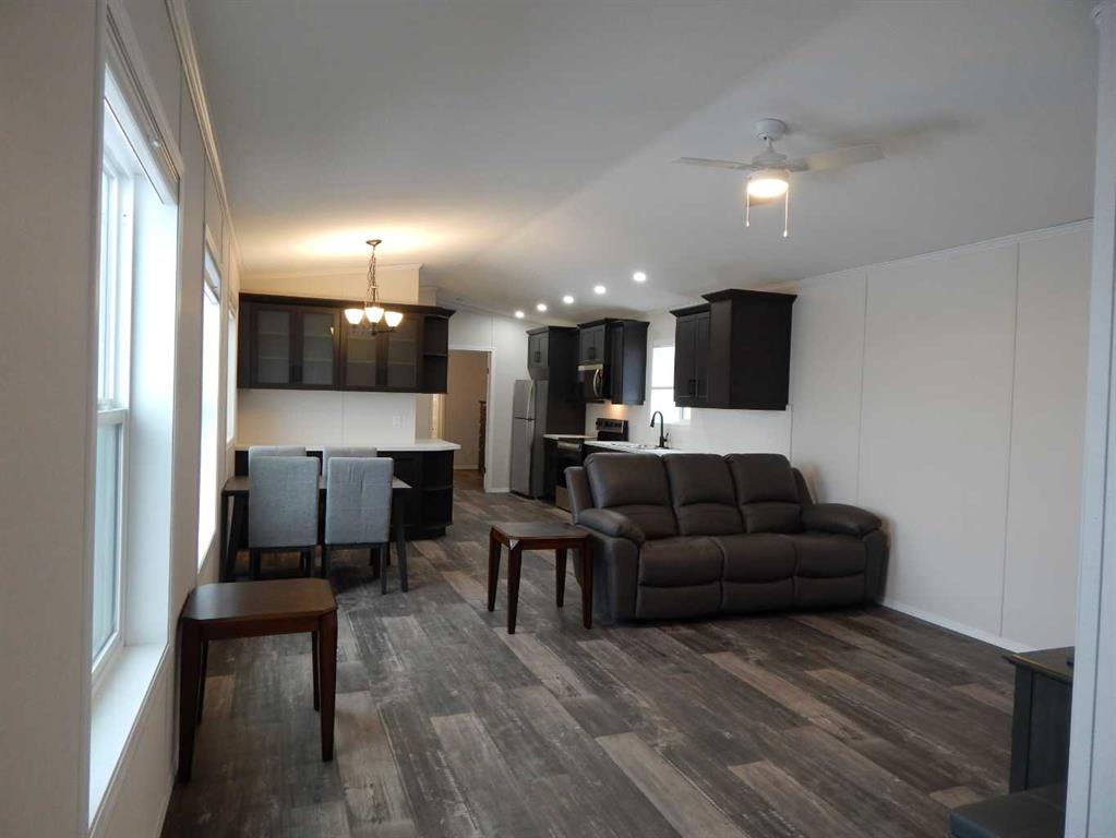 Picture for #11, 5210 65 Avenue 