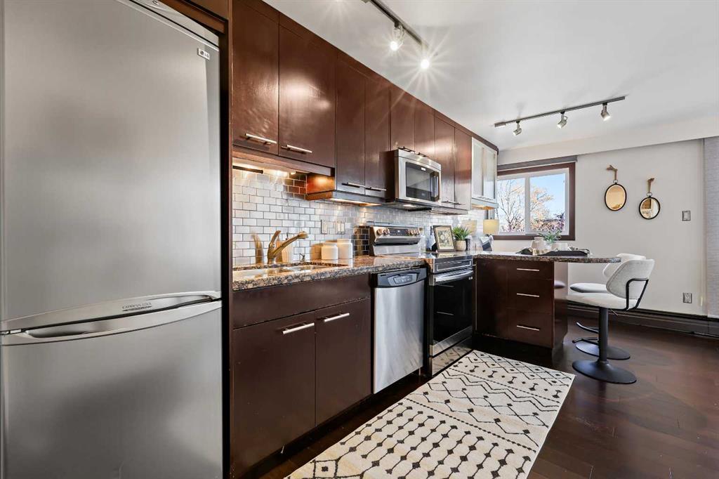 Picture for 302, 1709 19 Avenue SW