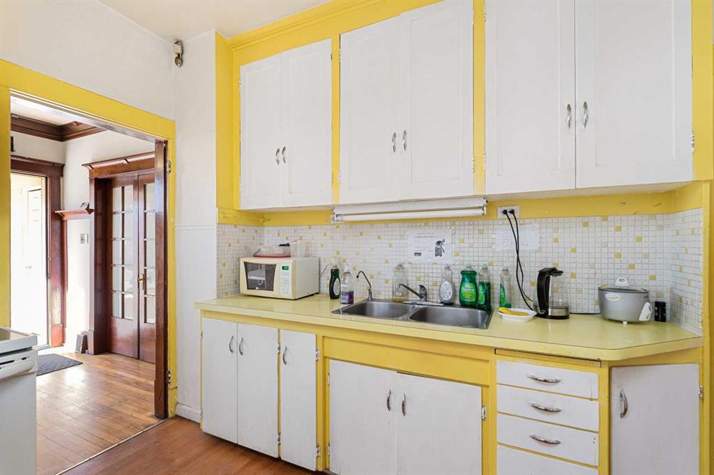 Picture for 216 15 Avenue NW