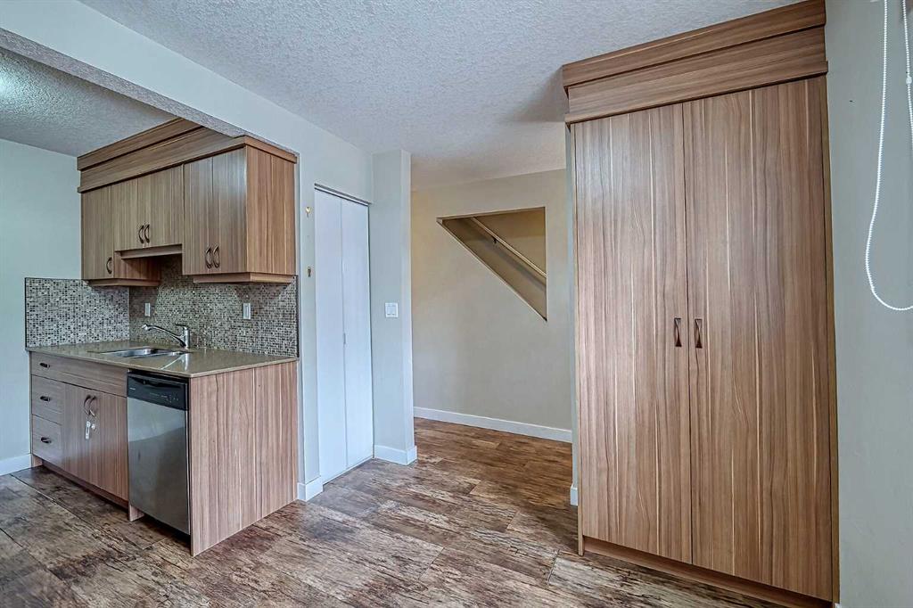 Picture for 72, 6100 4 Avenue NE