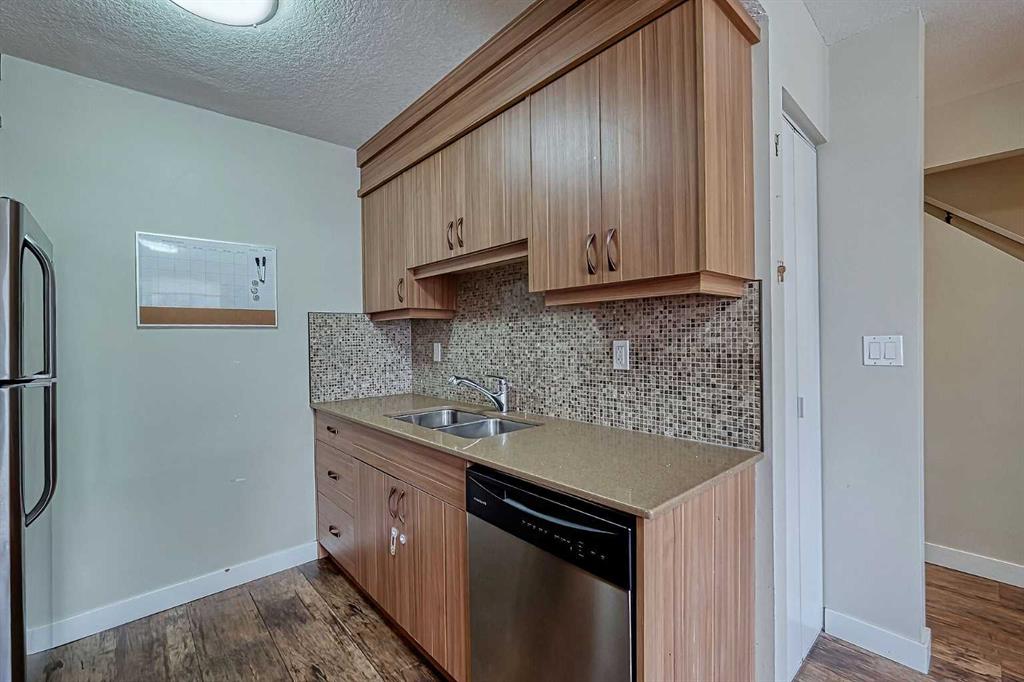 Picture for 72, 6100 4 Avenue NE