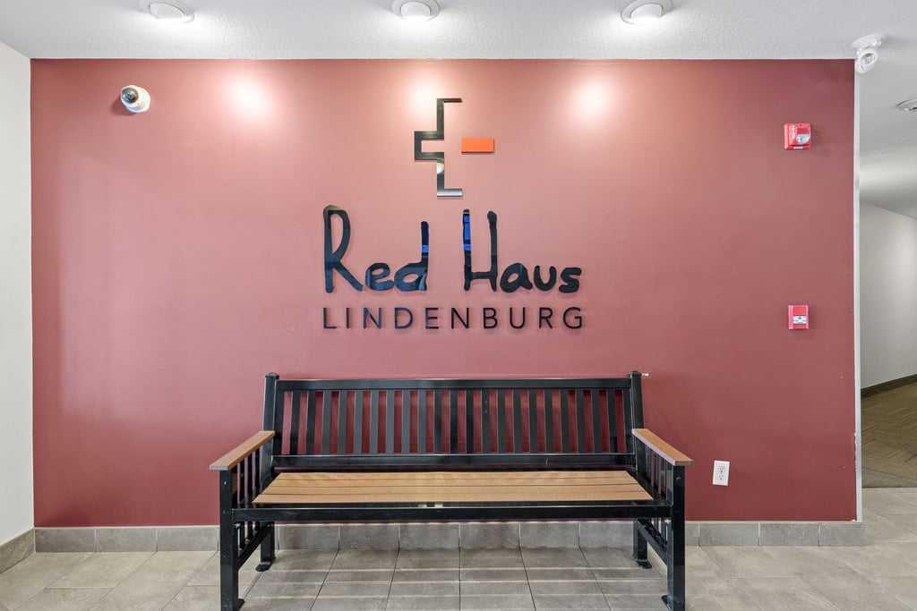 Picture for 122, 60 Royal Oak Plaza NW