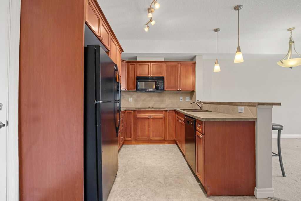 Picture for 122, 60 Royal Oak Plaza NW