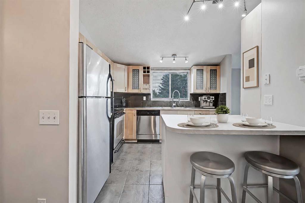 Picture for 309, 1605 16 Avenue SW