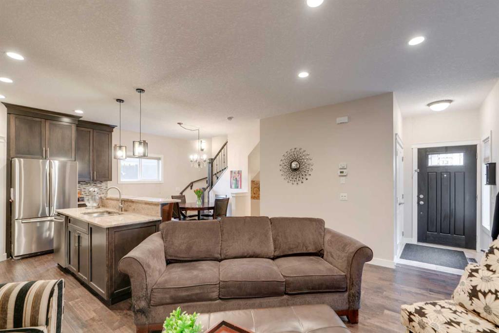 Picture for 2, 309 15 Avenue NE