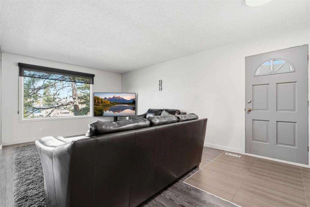 Picture for 1420 Marlyn Way NE