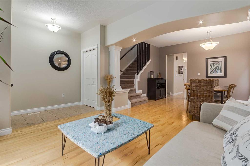 Picture for 310 8 Avenue NE