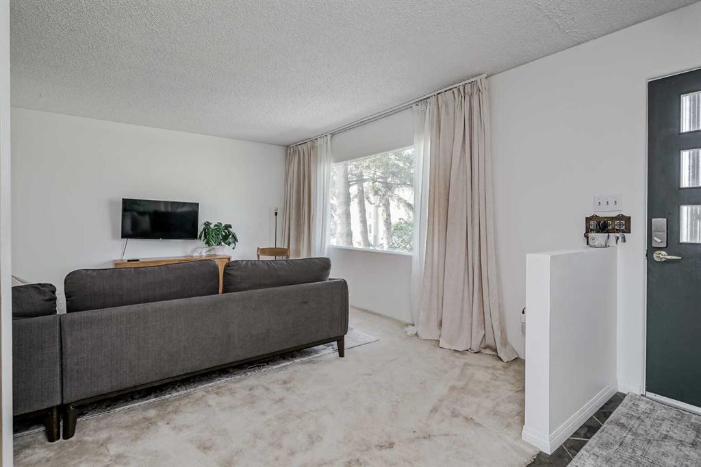 Picture for 4928 45 Street SW