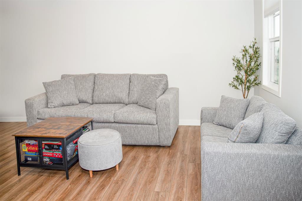 Picture for 1584 Rangeview Drive SE