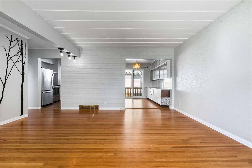 Picture for 1048 39 Avenue NW