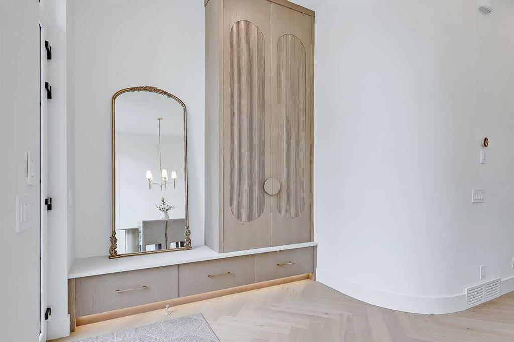 Picture for 2322 54 Avenue SW