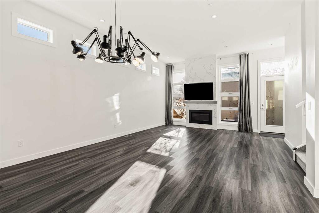 Picture for 2, 127 24 Avenue NE