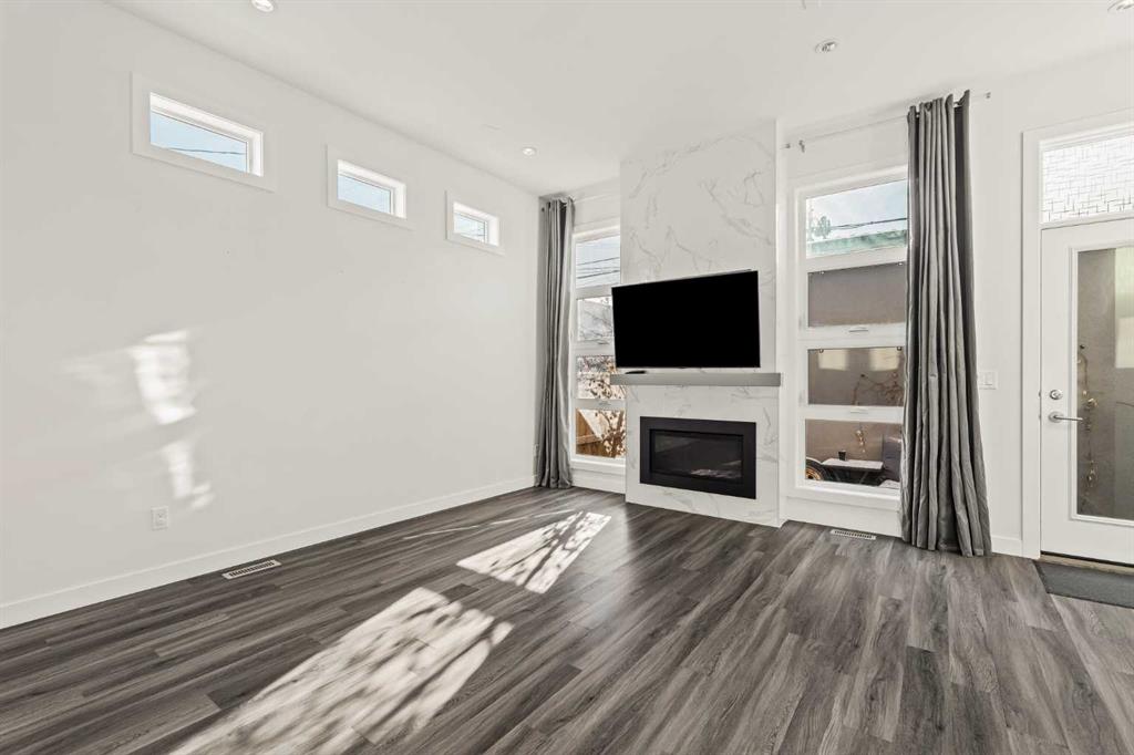 Picture for 2, 127 24 Avenue NE