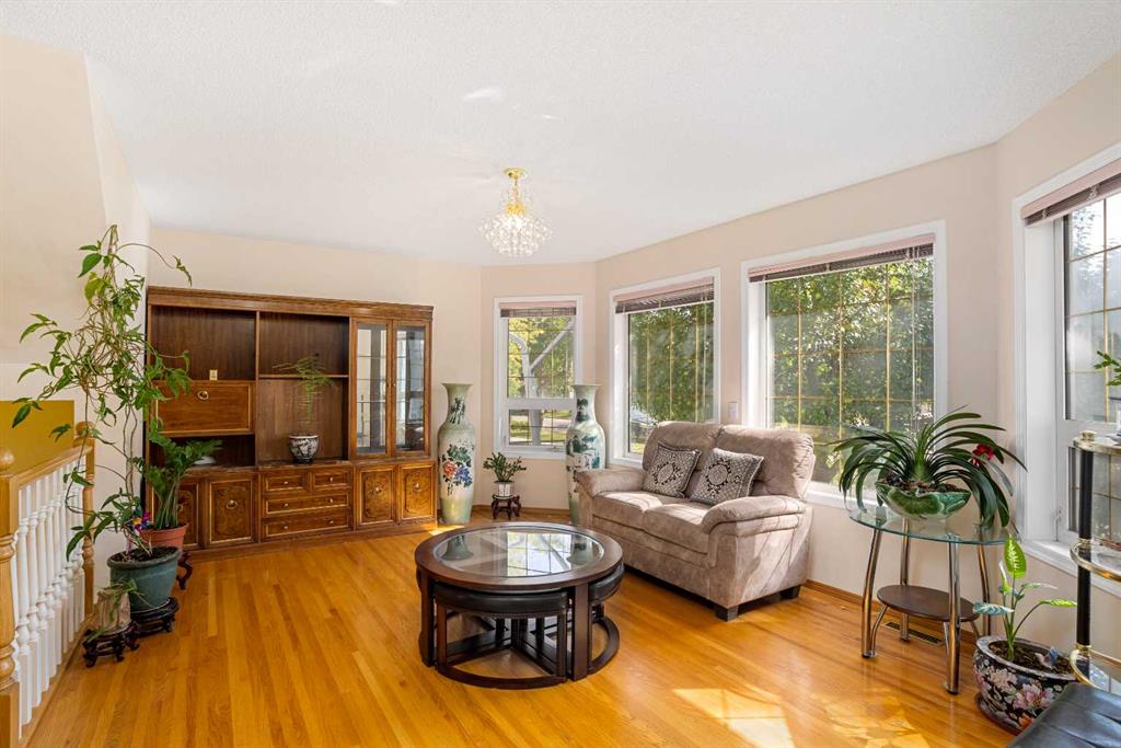 Picture for 218 15 Avenue NW