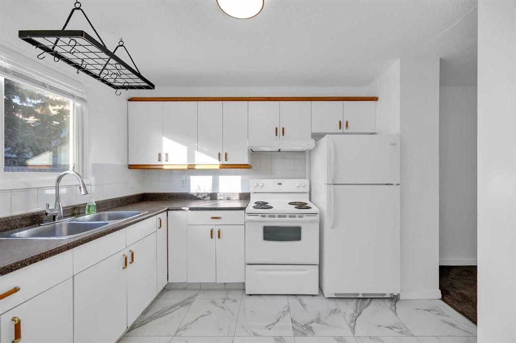 Picture for 33, 219 90 Avenue SE