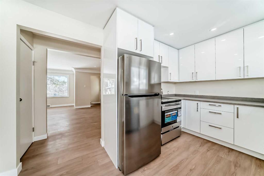 Picture for 2007 Cottonwood Crescent SE