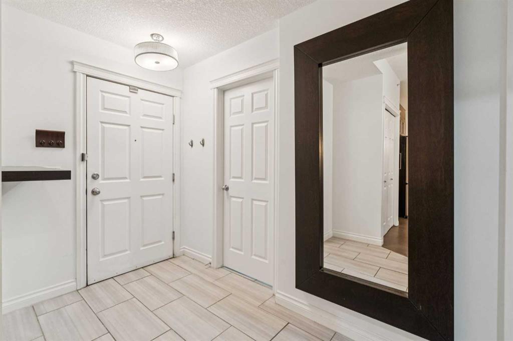 Picture for 232, 990 Centre Avenue NE