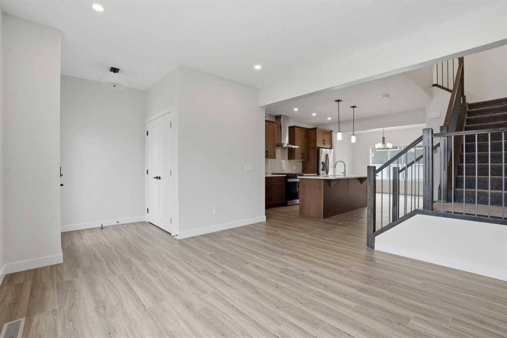 Picture for 80 Buffaloberry Manor SE