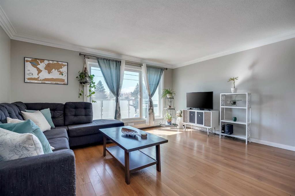 Picture for 211, 333 Garry Crescent NE