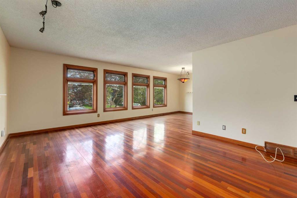 Picture for 80 Macewan Glen Road NW