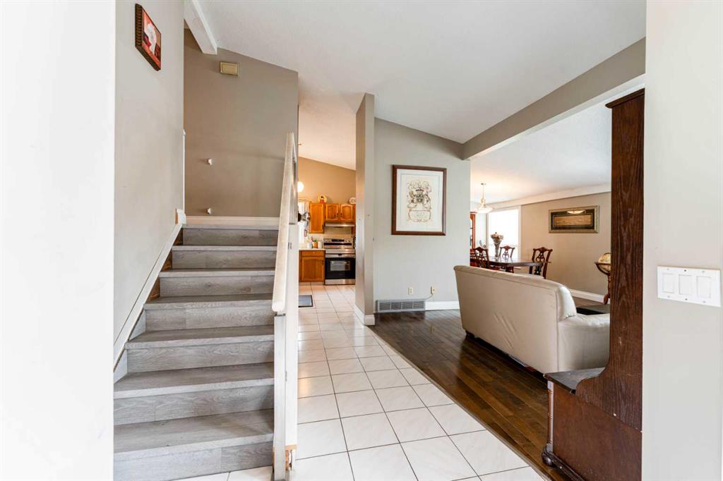 Picture for 115 Maunsell Close NE