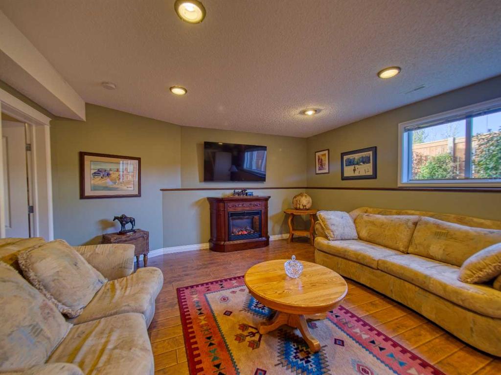 Picture for 239 Sagewood Drive  https://www.cirrealty.ca/reb/creb/13/A2265913_22.jpg