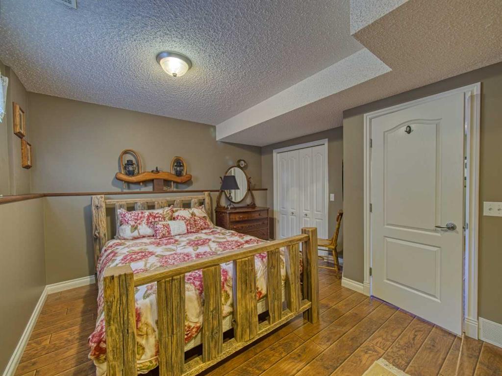 Picture for 239 Sagewood Drive  https://www.cirrealty.ca/reb/creb/13/A2265913_26.jpg