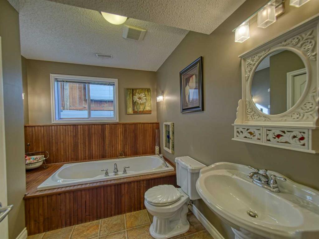 Picture for 239 Sagewood Drive  https://www.cirrealty.ca/reb/creb/13/A2265913_27.jpg