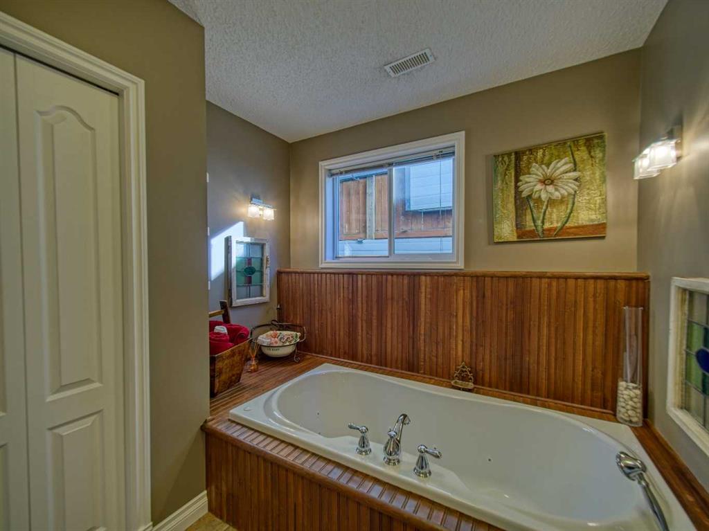 Picture for 239 Sagewood Drive  https://www.cirrealty.ca/reb/creb/13/A2265913_28.jpg