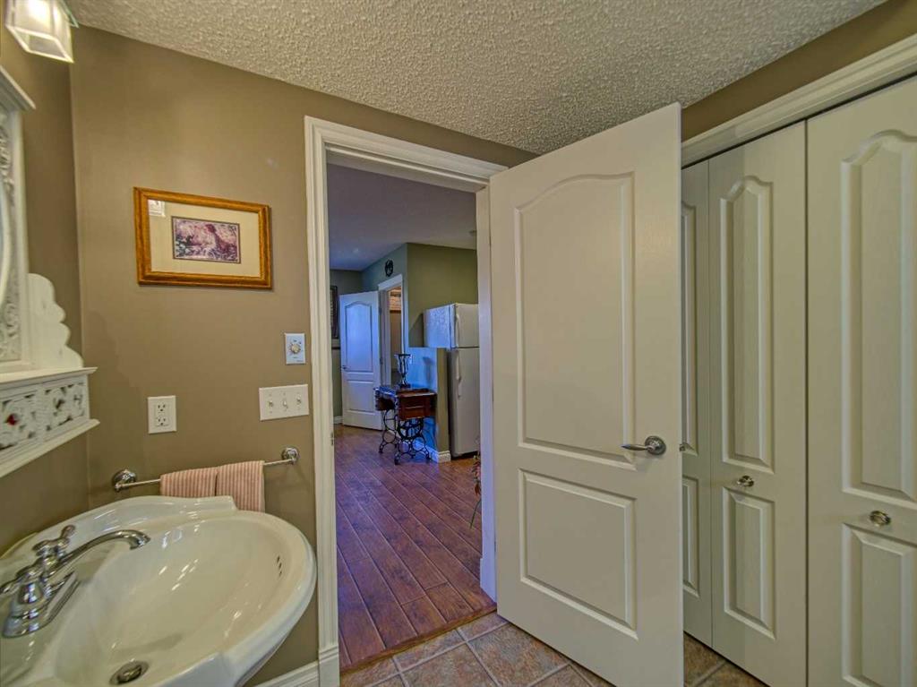 Picture for 239 Sagewood Drive  https://www.cirrealty.ca/reb/creb/13/A2265913_29.jpg