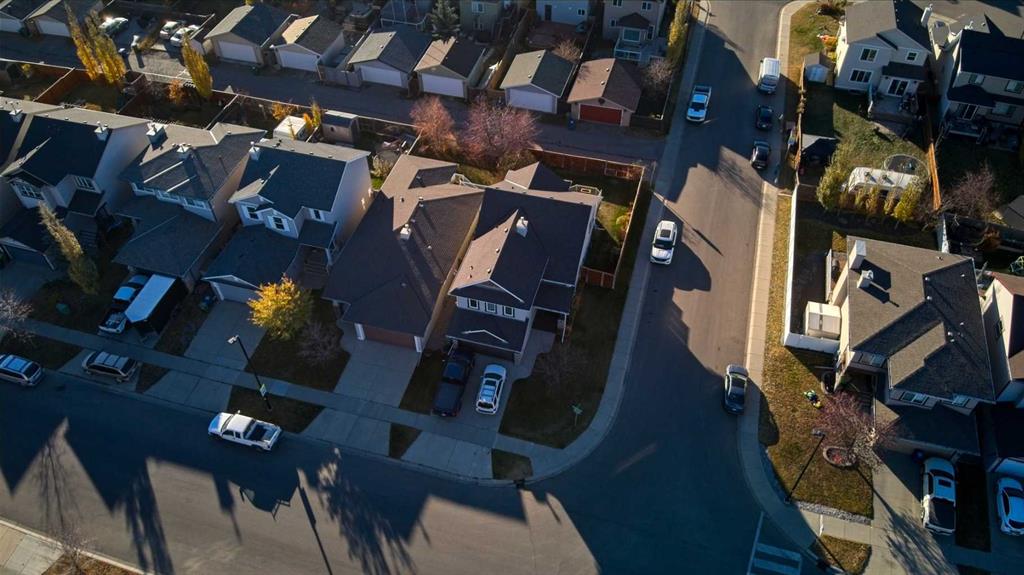 Picture for 239 Sagewood Drive  https://www.cirrealty.ca/reb/creb/13/A2265913_40.jpg