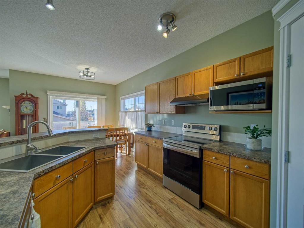 Picture for 239 Sagewood Drive  https://www.cirrealty.ca/reb/creb/13/A2265913_9.jpg