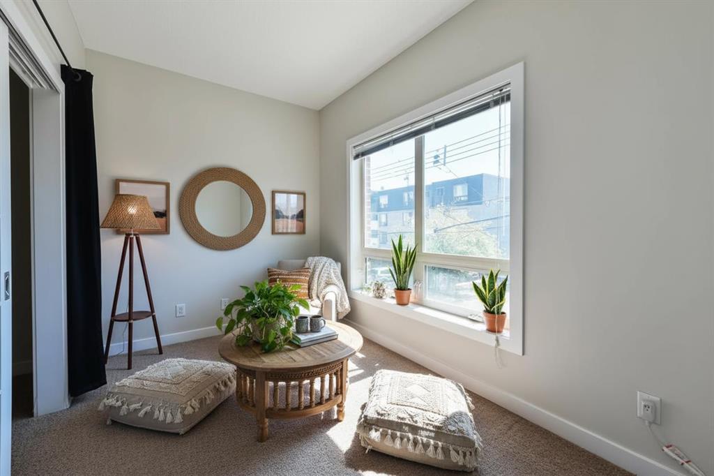 Picture for 207, 1108 15 Street SW