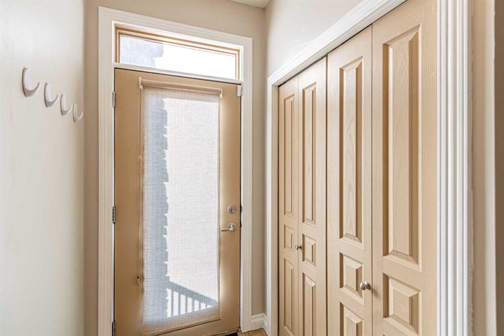 Picture for 3, 148 Rockyledge View NW