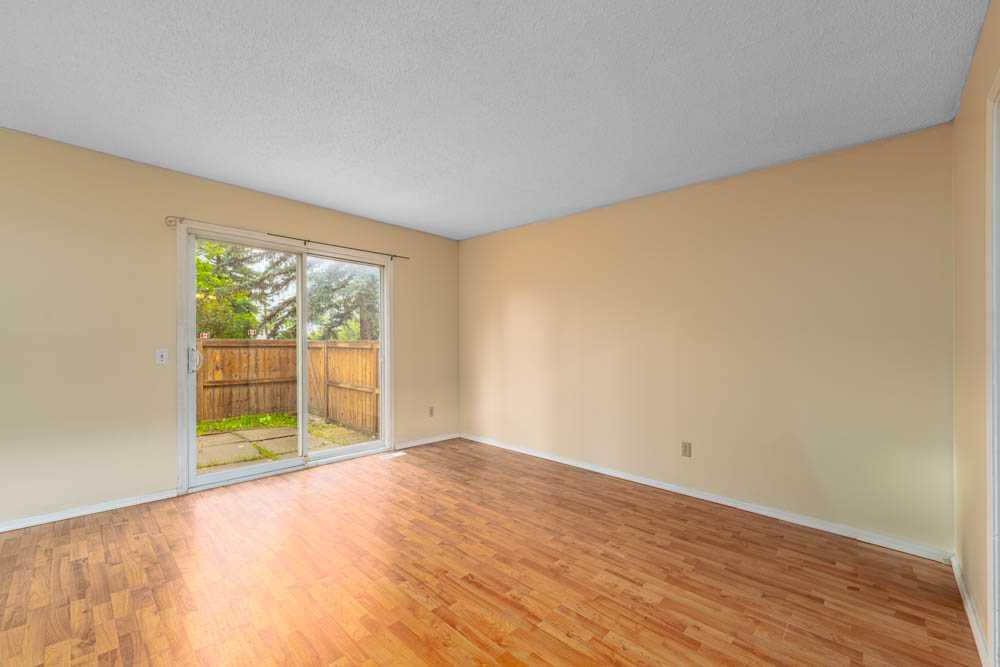 Picture for 16, 4810 40 Avenue SW