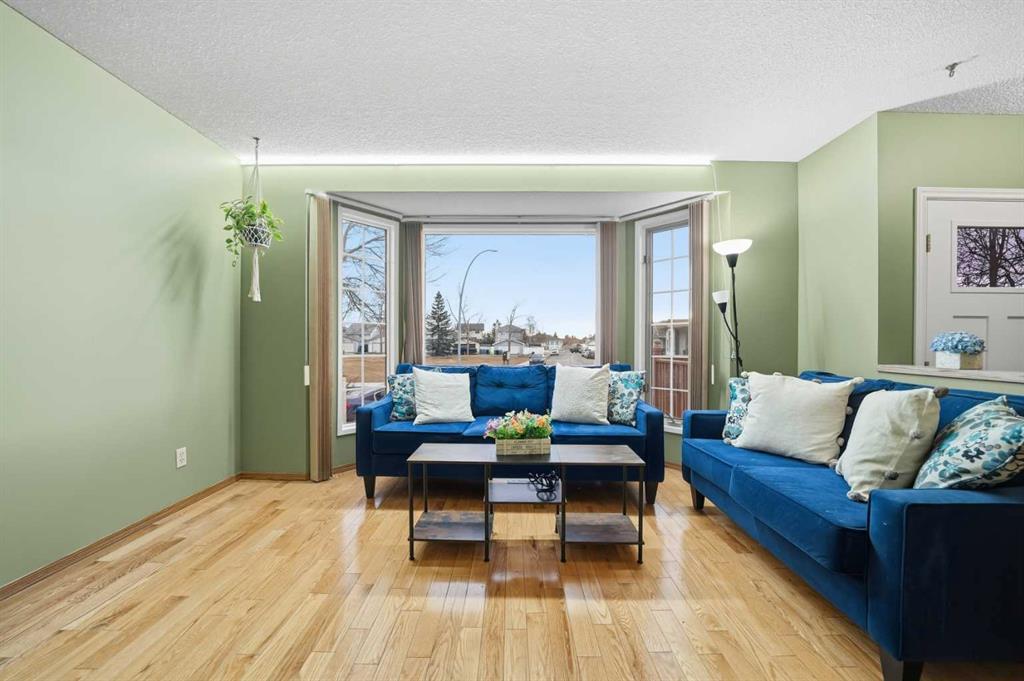 Picture for 24 LAGUNA Close NE