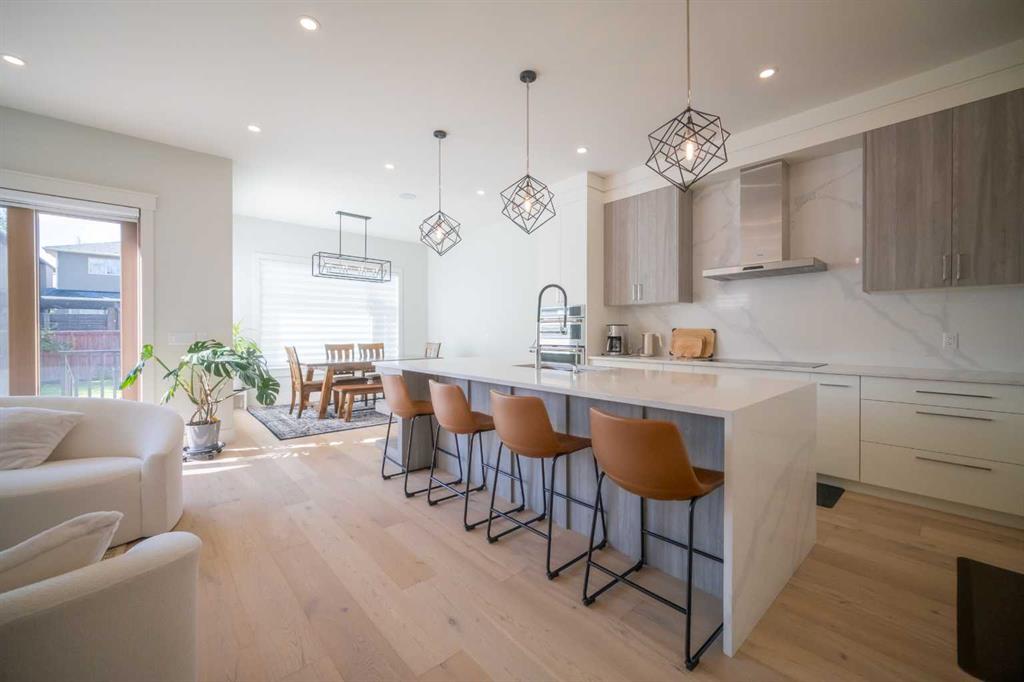 Picture for 419 29 Avenue NE