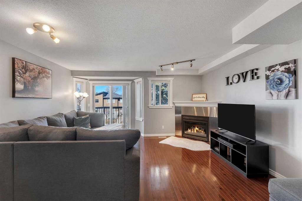 Picture for 201, 215 17 Avenue NE