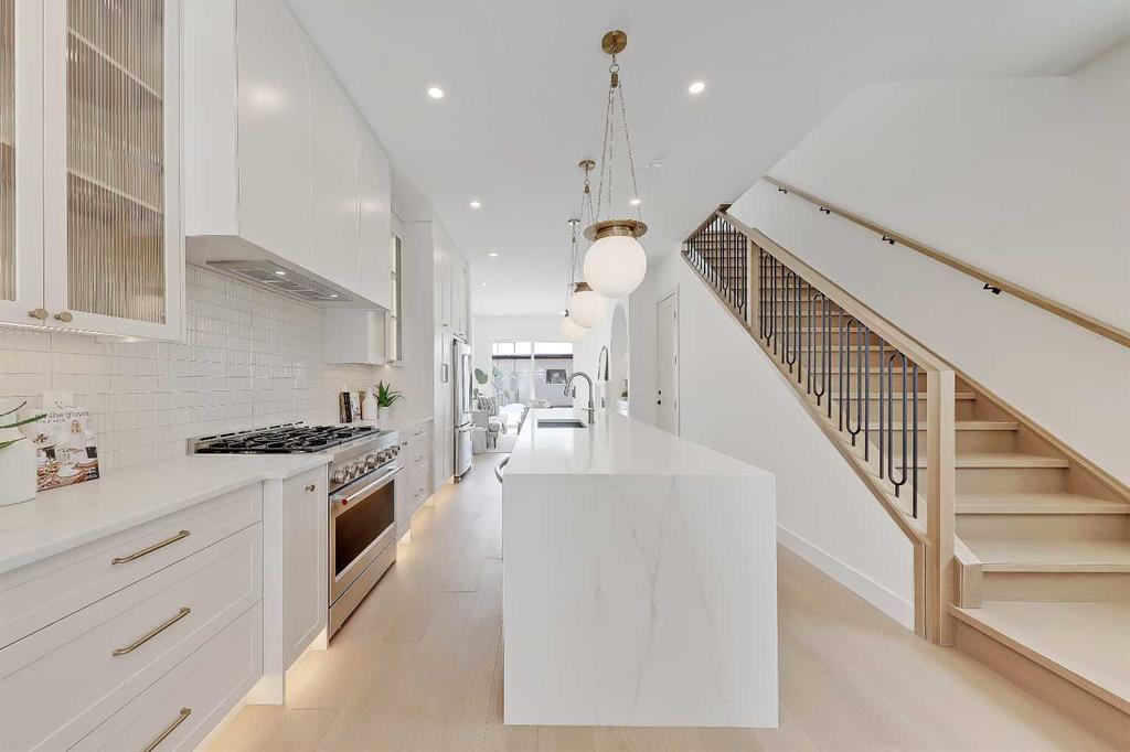 Picture for 419 22 Avenue NW