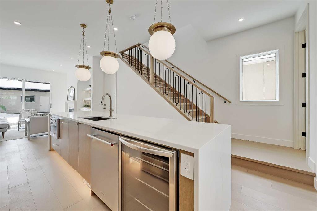 Picture for 419 22 Avenue NW