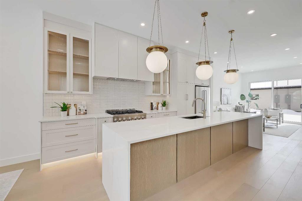 Picture for 419 22 Avenue NW