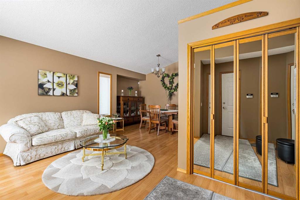 Picture for 184 Sunmeadows Crescent SE