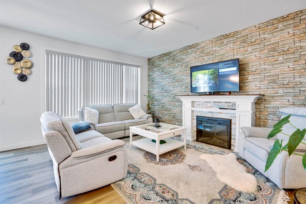 Picture for 353 Walcrest View SE